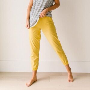 Albion fit jet setter pants in mustard yellow XS